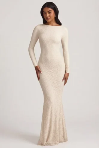 Robe longue en dentelle froncée dos nu Tarini, couleur ivoire