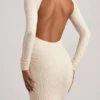 Robe longue en dentelle froncée dos nu Tarini, couleur ivoire Robe longue en dentelle froncée dos nu Tarini, couleur ivoire