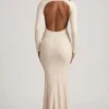 Robe longue en dentelle froncée dos nu Tarini, couleur ivoire Robe longue en dentelle froncée dos nu Tarini, couleur ivoire