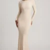 Robe longue en dentelle froncée dos nu Tarini, couleur ivoire Robe longue en dentelle froncée dos nu Tarini, couleur ivoire