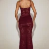 Robe longue en dentelle transparente à encolure carrée et fronces Wintra, couleur rouge vin Robe longue en dentelle transparente à encolure carrée et fronces Wintra, couleur rouge vin