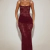 Robe longue en dentelle transparente à encolure carrée et fronces Wintra, couleur rouge vin Robe longue en dentelle transparente à encolure carrée et fronces Wintra, couleur rouge vin
