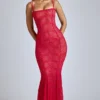 Robe longue en dentelle transparente à traîne en V, couleur rouge cerise Robe longue en dentelle transparente à traîne en V, couleur rouge cerise