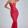 Robe longue en dentelle transparente à traîne en V, couleur rouge cerise Robe longue en dentelle transparente à traîne en V, couleur rouge cerise