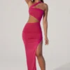 Robe longue à encolure asymétrique froncée et découpes Suvi, couleur fuchsia Robe longue à encolure asymétrique froncée et découpes Suvi, couleur fuchsia