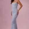 Robe longue à encolure carrée et ornements Valora, bleu poudré Robe longue à encolure carrée et ornements Valora, bleu poudré