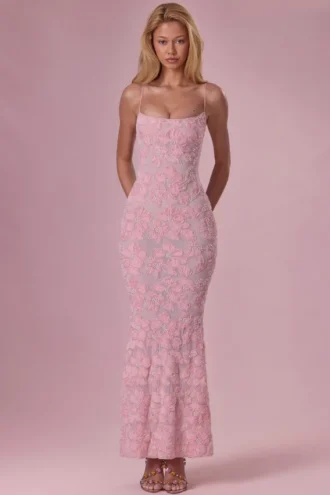 Robe longue à encolure carrée ornée Valora en rose poudré