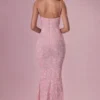 Robe longue à encolure carrée ornée Valora en rose poudré Robe longue à encolure carrée ornée Valora en rose poudré