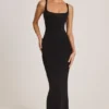 Robe longue à encolure carrée Soreia en modal noir Robe longue à encolure carrée Soreia en modal noir