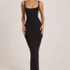 Robe longue à encolure carrée Soreia en modal noir Robe longue à encolure carrée Soreia en modal noir