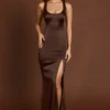 Robe longue à encolure dégagée et dos lacé Vittoria, couleur chocolat Robe longue à encolure dégagée et dos lacé Vittoria, couleur chocolat