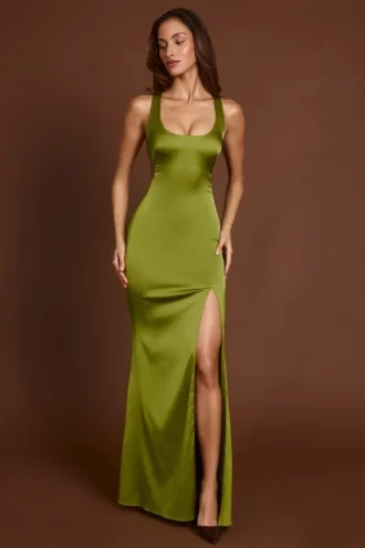 Robe longue à encolure dégagée et dos lacé Vittoria, vert olive