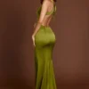 Robe longue à encolure dégagée et dos lacé Vittoria, vert olive Robe longue à encolure dégagée et dos lacé Vittoria, vert olive