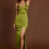 Robe longue à encolure dégagée et dos lacé Vittoria, vert olive Robe longue à encolure dégagée et dos lacé Vittoria, vert olive