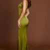 Robe longue à encolure dégagée et dos lacé Vittoria, vert olive Robe longue à encolure dégagée et dos lacé Vittoria, vert olive