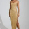 Robe longue à encolure dégagée et fente sur la cuisse Yarina, ornée de strass dorés Robe longue à encolure dégagée et fente sur la cuisse Yarina, ornée de strass dorés