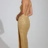 Robe longue à encolure dégagée et fente sur la cuisse Yarina, ornée de strass dorés Robe longue à encolure dégagée et fente sur la cuisse Yarina, ornée de strass dorés
