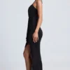 Robe longue à encolure dos nu et découpes Margot avec détails métalliques, en noir Robe longue à encolure dos nu et découpes Margot avec détails métalliques, en noir