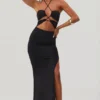 Robe longue à encolure dos nu et découpes Oceane, couleur noire Robe longue à encolure dos nu et découpes Oceane, couleur noire