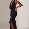 Robe longue à encolure plongeante et capuche Mariposa en noir