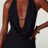 Robe longue à encolure plongeante et capuche Mariposa en noir
