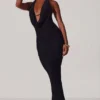 Robe longue à encolure plongeante et capuche Mariposa en noir