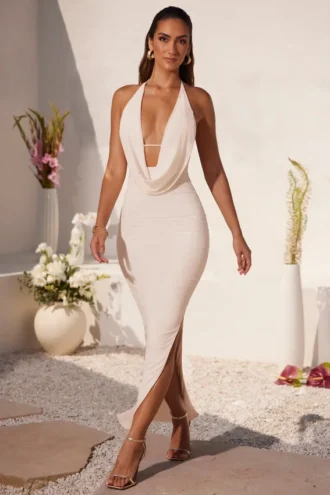 Robe longue à encolure plongeante et col bénitier Mariposa, couleur ivoire