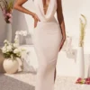 Robe longue à encolure plongeante et col bénitier Mariposa, couleur ivoire Robe longue à encolure plongeante et col bénitier Mariposa, couleur ivoire