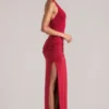 Robe longue à encolure plongeante et dos nu Oona, couleur rouge cerise Robe longue à encolure plongeante et dos nu Oona, couleur rouge cerise