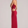 Robe longue à encolure plongeante et dos nu Oona, couleur rouge cerise Robe longue à encolure plongeante et dos nu Oona, couleur rouge cerise