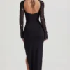 Robe longue à fente latérale et ornements San Marino en noir Robe longue à fente latérale et ornements San Marino en noir