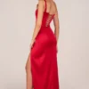 Robe longue à fente sur la cuisse et corset Marleigh, couleur rose rouge Robe longue à fente sur la cuisse et corset Marleigh, couleur rose rouge