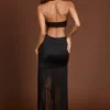 Robe longue à franges et décolleté plongeant Solferina, couleur noire Robe longue à franges et décolleté plongeant Solferina, couleur noire