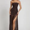 Robe longue froncée à bandeau Ersilia avec ornements Hotfix serpent Robe longue froncée à bandeau Ersilia avec ornements Hotfix serpent