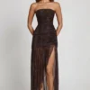 Robe longue froncée à bandeau Ersilia avec ornements Hotfix serpent Robe longue froncée à bandeau Ersilia avec ornements Hotfix serpent