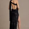 Robe longue Leontine en dentelle à paillettes haut de gamme avec détail foulard, en noir Robe longue Leontine en dentelle à paillettes haut de gamme avec détail foulard, en noir