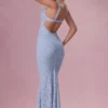 Robe longue Lillienne à encolure en cœur en dentelle bleu poudré Robe longue Lillienne à encolure en cœur en dentelle bleu poudré