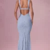 Robe longue Lillienne à encolure en cœur en dentelle bleu poudré Robe longue Lillienne à encolure en cœur en dentelle bleu poudré