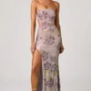 Robe longue Lucienne à découpes et ornements, coupe en queue de poisson, couleur lilas Robe longue Lucienne à découpes et ornements, coupe en queue de poisson, couleur lilas