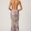 Robe longue Lucienne à découpes et ornements, coupe en queue de poisson, couleur lilas Robe longue Lucienne à découpes et ornements, coupe en queue de poisson, couleur lilas