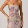 Robe longue Lucienne à découpes et ornements, coupe en queue de poisson, couleur lilas Robe longue Lucienne à découpes et ornements, coupe en queue de poisson, couleur lilas