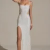 Robe longue Lucienne à découpes et ornements, coupe en queue de poisson, en blanc Robe longue Lucienne à découpes et ornements, coupe en queue de poisson, en blanc
