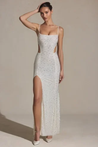 Robe longue Lucienne à découpes et ornements, coupe en queue de poisson, en blanc