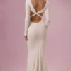 Robe longue à manches longues en dentelle Isolde, couleur ivoire Robe longue à manches longues en dentelle Isolde, couleur ivoire