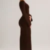 Robe longue à manches longues et col bateau en maille côtelée Isay, couleur chocolat Robe longue à manches longues et col bateau en maille côtelée Isay, couleur chocolat