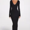 Robe longue à manches longues et décolleté plongeant en modal côtelé Noa, couleur noire Robe longue à manches longues et décolleté plongeant en modal côtelé Noa, couleur noire