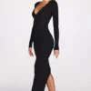 Robe longue à manches longues et décolleté plongeant en modal côtelé Noa, couleur noire Robe longue à manches longues et décolleté plongeant en modal côtelé Noa, couleur noire