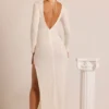 Robe longue à manches longues et dos nu Vienna, ornée de paillettes, en blanc Robe longue à manches longues et dos nu Vienna, ornée de paillettes, en blanc