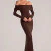 Robe longue à manches longues et épaules dénudées Depny, couleur chocolat Robe longue à manches longues et épaules dénudées Depny, couleur chocolat