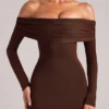 Robe longue à manches longues et épaules dénudées Depny, couleur chocolat Robe longue à manches longues et épaules dénudées Depny, couleur chocolat